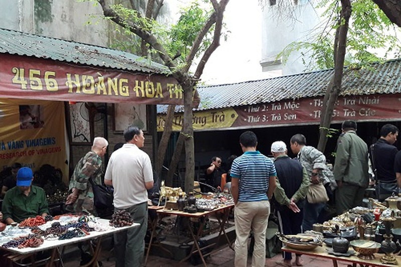 Quay ngược thời gian trong khu chợ đồ cũ tại Hà Nội